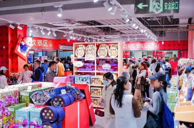 沃尔玛 × 小红书联名首个“玛薯社区店”来了(图2)